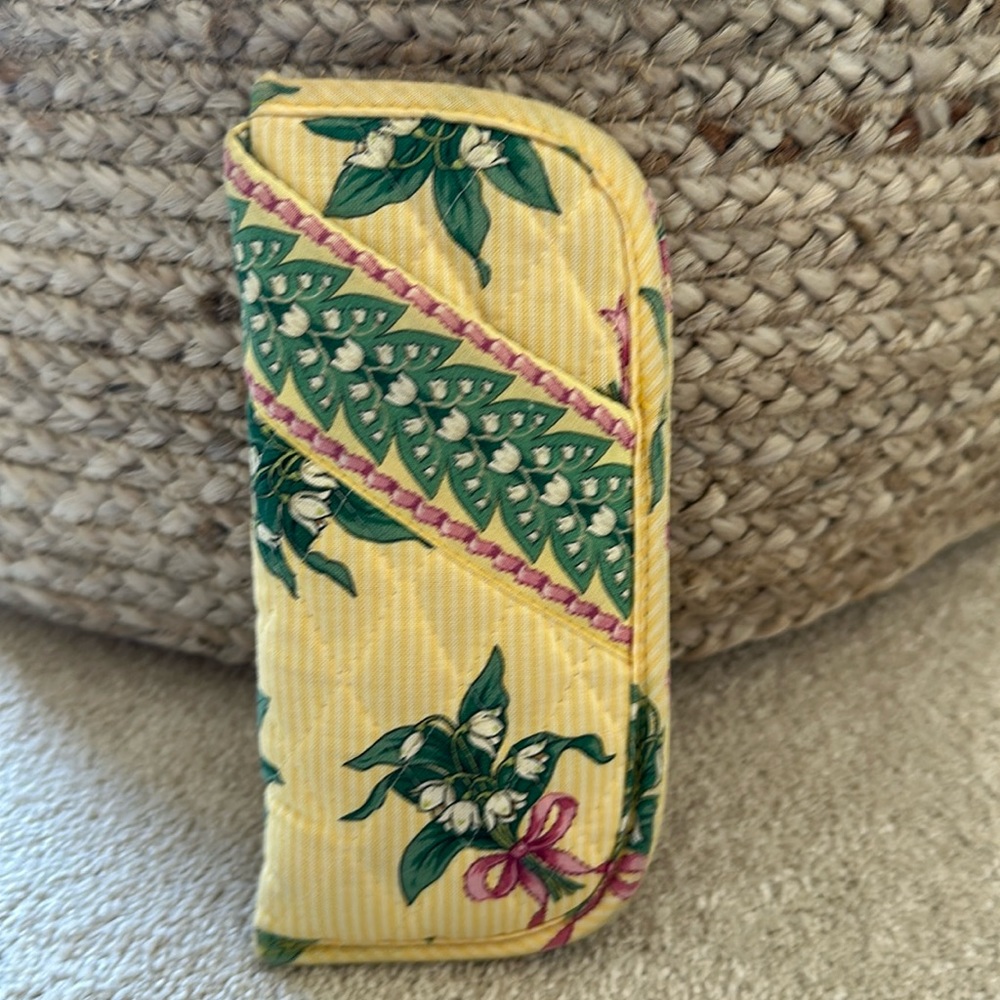Vera Bradley eyeglass case. Good condition.